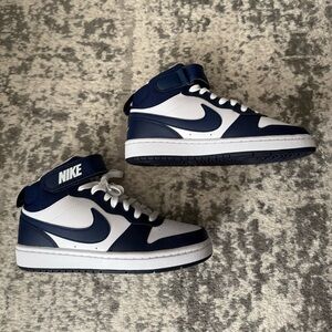 New Boys Nike Court Borough Mid 2 size 3.5